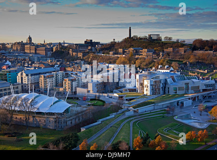 Die dynamische Masse des schottischen Parlaments und der Edinburgh nachmittag Skyline der Stadt Schottland Großbritannien, Europa Stockfoto