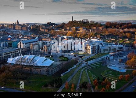 Die dynamische Masse und der Edinburgh abend Stadtzentrum skyline Schottland, Großbritannien, Europa Stockfoto