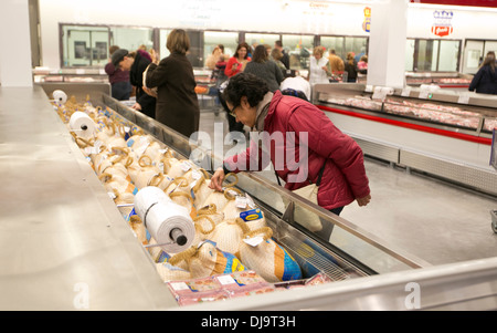 Kunden eine neue COSTCO Warehouse Retail Shop speichern in Cedar Park, Texas Stockfoto