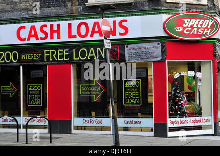 Eine Gesamtansicht der Zahltag Darlehen Shop in Nord-London, UK Stockfoto