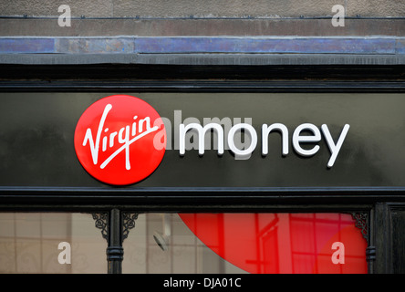 Virgin Money Logo. Stricklandgate, Kendal, Cumbria, England, Vereinigtes Königreich, Europa. Stockfoto