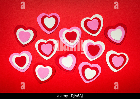 Romantische rote rosa und weißen Herzen zum Valentinstag Stockfoto