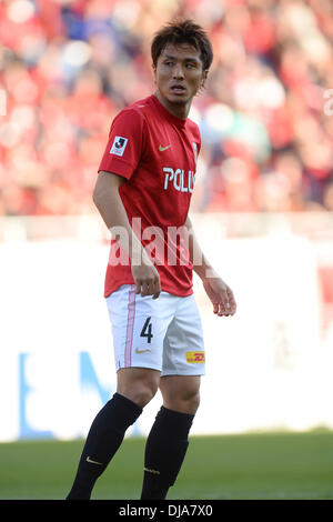 Saitama Stadium 2002, Saitama, Japan. 23. November 2013. Daisuke Nasu (rot), 23. November 2013 - Fußball / Fußball: 2013 J.League Division 1 match zwischen Urawa Reds 1-3 Kawasaki Frontale in Saitama Stadium 2002, Saitama, Japan. © AFLO/Alamy Live-Nachrichten Stockfoto