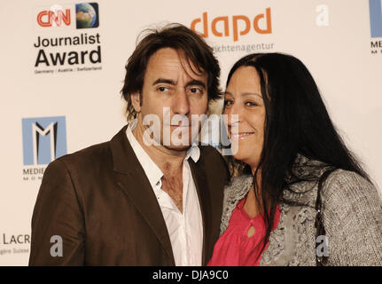 Dieter Landuris und seine Frau Natascha beim CNN Journalist Award im GOP Variete-Theater. München, Deutschland - 27.03.2012 Stockfoto