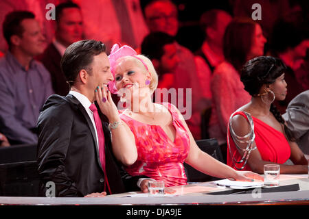 Roman Frieling, Maite Kelly, Motsi Mabuse im deutschen RTL Fernsehen zeigen "Let ´s Dance" im Coloneum MMC Studios. Köln, Deutschland - 28.03.2012 Stockfoto