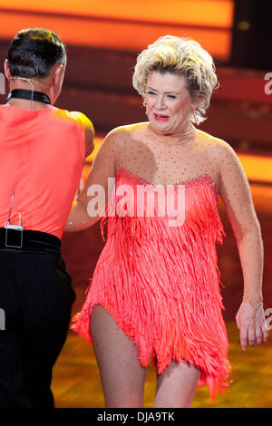 Gitte Haenning im deutschen Fernsehen RTL show "Let ´s Dance" im Coloneum MMC Studios. Köln, Deutschland - 28.03.2012 Stockfoto