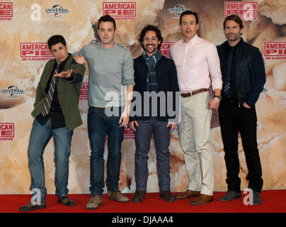 Jason Biggs, Eddie Kaye Thomas, Thomas Ian Nicholas, Chris Klein und Seann William Scott Teilnahme an Photocall zum Film "American Reunion" ("American Pie: Das Klassentreffen") im Ritz Carlton Hotel. Berlin, Deutschland - 29.03.2012 Stockfoto