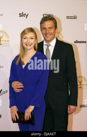 Johanna Christine Gehlen und Sebastian Bezzel beim Jupiter Award 2012 in Moskau - roten Teppich eingetroffen. Berlin, Deutschland - 29.03.2012 Stockfoto