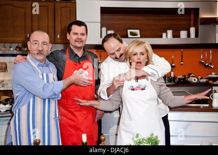 Horst Lichter, Ingo Appelt, Johann Lafer und Marijke Amado im deutschen ZDF TV Kochshow "Lafer! Lichter! Lecker! "im Studio Stahltwiete. Hamburg, Deutschland - 02.04.2012 Stockfoto