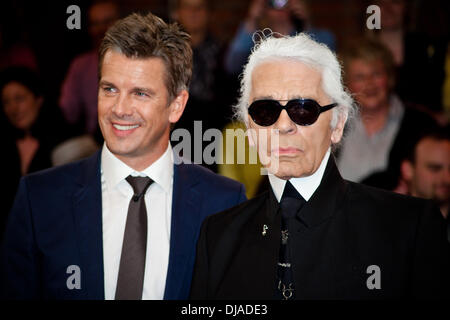 Markus Lanz und Karl Lagerfeld bei der Aufzeichnung der ZDF ARD-Talkshow "Markus Lanz" im Stahlwiete. Hamburg, Deutschland - 12.04.2012 Stockfoto