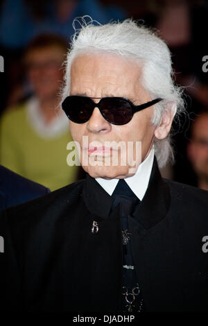 Karl Lagerfeld bei der Aufzeichnung der ZDF ARD-Talkshow "Markus Lanz" im Stahlwiete. Hamburg, Deutschland - 12.04.2012 Stockfoto