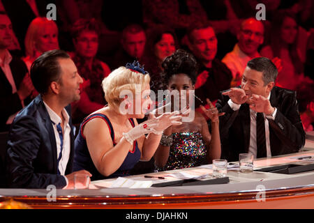 Roman Frieling, Maite Kelly, Motsi Mabuse und Joachim Llambi bei RTL TV zeigen "Let ´s Dance" im Coloneum MMC Studios. Köln, Deutschland - 21.03.2012 Stockfoto