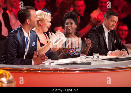 Roman Frieling, Maite Kelly, Motsi Mabuse und Joachim Llambi bei RTL TV zeigen "Let ´s Dance" im Coloneum MMC Studios. Köln, Deutschland - 21.03.2012 Stockfoto