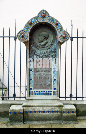 Gedenktafel an der Kirche Saint-Jean-de-Montmartre. Stockfoto