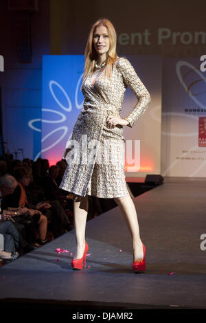 Yasmina Filali bei Charity Fashion show im Hotel Grand Elysée "Event Prominent". Hamburg, Deutschland - 25.03.2012 Stockfoto