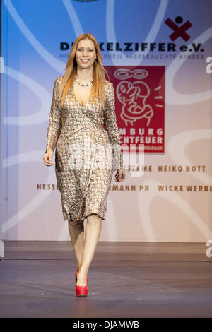 Yasmina Filali bei Charity Fashion show im Hotel Grand Elysée "Event Prominent". Hamburg, Deutschland - 25.03.2012 Stockfoto