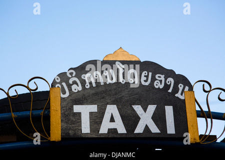 Tuk Tuk Taxi anmelden, Luang Prabang, Laos Stockfoto