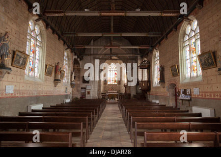 Innenaufnahme der Eglise Ste Eulalie in der hübschen Stadt Genille in Indre et Loire-Region von Frankreich Stockfoto