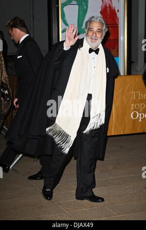 Placido Domingo 2012 Metropolitan Opera Saison Opening Night Leistung des "L'Elisir d 'Amore" an der Metropolitan Opera im Lincoln Center in Midtown Manhattan. -Ankunft Mitwirkende: Placido Domingo Where: New York City, Vereinigte Staaten, wann: 24 Stockfoto