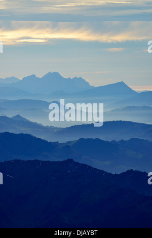 Blick vom Mt Säntis der Zentralalpen, Mt Rigi und Mt Pilatus hinten, Schwaegalp, Kanton St. Gallen, Schweiz Stockfoto