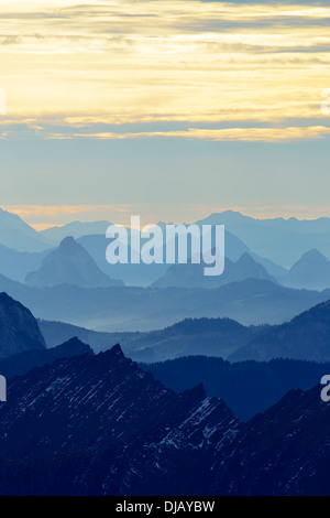 Blick vom Mt Säntis der Zentralalpen, Klein Mythen und grober Mythen Bergketten auf Rückseite, Schwaegalp Stockfoto