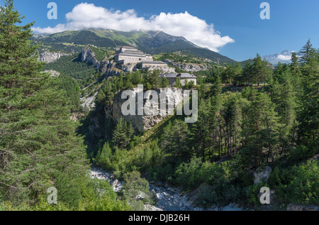 Victor-Emmanuel Fort auf einer felsigen Klippe in der Nähe von Aussois, Département Savoie, die Region Rhône-Alpes, Frankreich Stockfoto