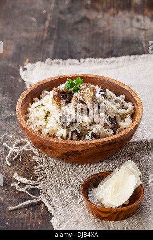 Wilde Pilze Risotto mit Petersilie und parmesan Stockfoto