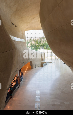 Museum der Geschichte der polnischen Juden, Warschau, Polen. Architekt: Lahdelma & Mahlamaeki, 2013. Blick von Faoting Brücke towar Stockfoto