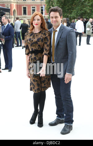 Rosalie Craig und Julian Ovenden London Fashion Week Frühjahr/Sommer 2013 - Burberry - Ankünfte London, England - 17.09.12 Stockfoto