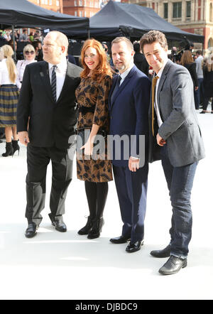 Harvey Weinstein, Rosalie Craig und Julian Ovenden London Fashion Week Frühjahr/Sommer 2013 - Burberry - Ankünfte London, England - 17.09.12 Stockfoto