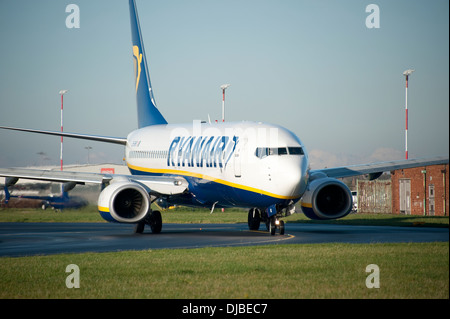 Ryanair-Flugzeug bei Liverpool John Lennon Airport Stockfoto