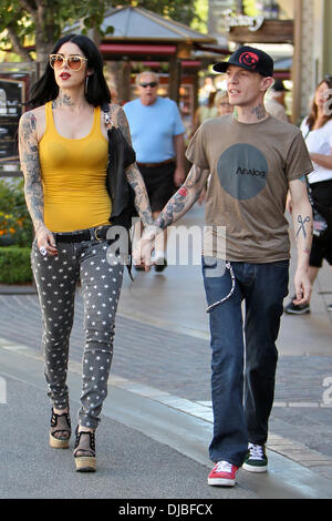 Kat Von D und Freund Deadmau5 gesehen, nach dem Mittagessen in The Grove Los Angeles, Kalifornien - 20.09.12 einkaufen Stockfoto