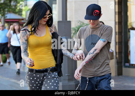 Kat Von D und Freund Deadmau5 gesehen, nach dem Mittagessen in The Grove Los Angeles, Kalifornien - 20.09.12 einkaufen Stockfoto