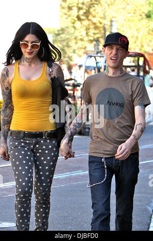 Kat Von D und Freund Deadmau5 gesehen, nach dem Mittagessen in The Grove Los Angeles, Kalifornien - 20.09.12 einkaufen Stockfoto