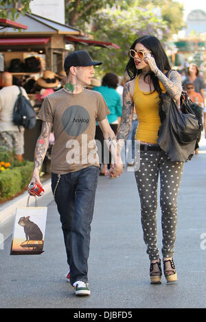 Kat Von D und Freund Deadmau5 gesehen, nach dem Mittagessen in The Grove Los Angeles, Kalifornien - 20.09.12 einkaufen Stockfoto