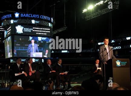 Brooklyn Nets Besitzer Michail Prochorow Banddurchtrennungszeremonie für das neue Barclays Center in Brooklyn, New York New York City, USA - 21.09.12 Stockfoto