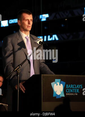 Brooklyn Nets Besitzer Michail Prochorow Banddurchtrennungszeremonie für das neue Barclays Center in Brooklyn, New York New York City, USA - 21.09.12 Stockfoto