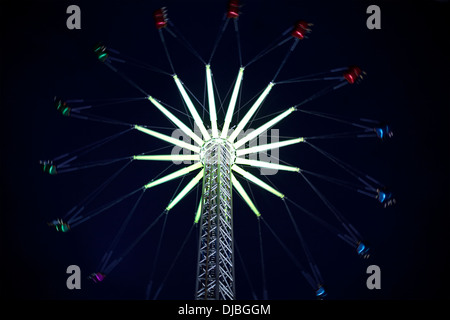 Der "Star Flyer", eine 60 Meter hohe Kettenkarussell fahren 2013 Weihnachtsmarkt in Edinburgh, Schottland Stockfoto