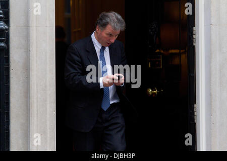 Westminster, London, UK. 26. November 2013. Oliver Letwin MP Minister für die Regierungspolitik verlässt nach der Teilnahme an den wöchentlichen Kabinett Treffen mit britischen Premierminister David Cameron in Downing Street Credit: Amer Ghazzal/Alamy Live-Nachrichten Stockfoto