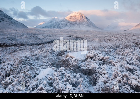 Schneebedeckte Glencoe und Buachaille Etive Mor, Schottisches Hochland, Schottland Stockfoto