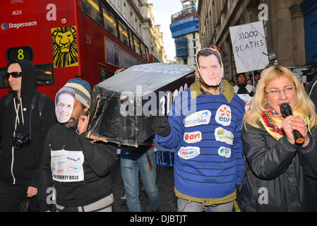 London, UK. 26. November 2013.  Protest gegen Gewinn vor Brennstoff Armut tötet!, London UK, 26. Oktober 2013, Foto: siehe Li/Alamy Live News Stockfoto