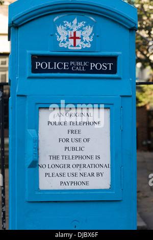 Eine Original Polizei-Telefonzelle in London England Stockfoto