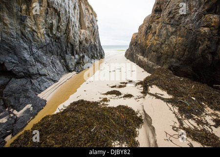 Ein kleiner Strand in Achmelvich in Assynt, North West Highlands, Schottland, Großbritannien. Stockfoto