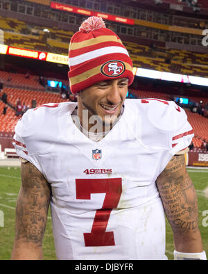 Landover, USA. 25. November 2013. San Francisco 49ers Quarterback Colin Kaepernick verlässt das Feld nach seinem Team 27-6 Sieg über die Washington Redskins bei FedEx Field in Landover, USA, 25. November 2013. Foto: Ron Sachs/CNP/Dpa/Alamy Live News Stockfoto