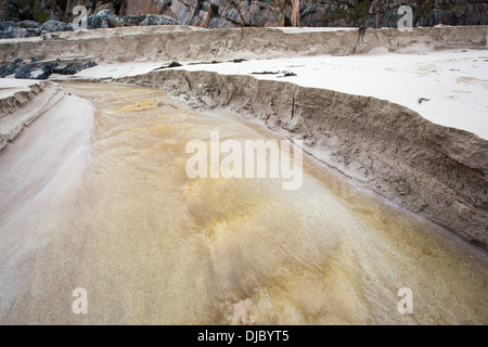 Ein kleiner Strand in Achmelvich in Assynt, North West Highlands, Schottland, Großbritannien. Stockfoto