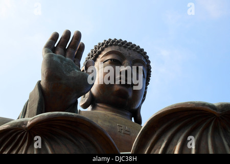 Große Bronzestatue des Tian Tan Buddha in Hongkong Stockfoto