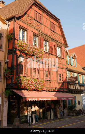 Elk213-2032v Frankreich, Elsass, Ribeauvillé, Grand Rue, Fachwerkhaus Stockfoto