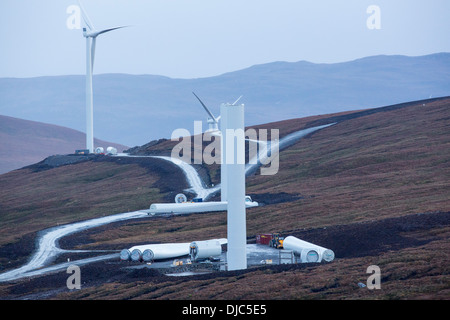 Loch Luichart einem 69 MW Windpark auf abgelegenen Wildnis Moor in der Nähe von Garve in den North West Highlands gebaut Stockfoto