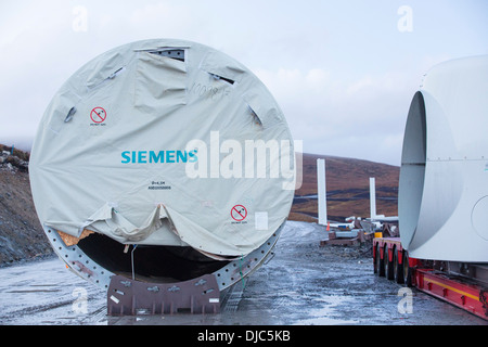 Loch Luichart einem 69 MW Windpark auf abgelegenen Wildnis Moor in der Nähe von Garve in den North West Highlands gebaut Stockfoto