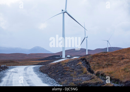 Loch Luichart einem 69 MW Windpark auf abgelegenen Wildnis Moor in der Nähe von Garve in den North West Highlands gebaut Stockfoto